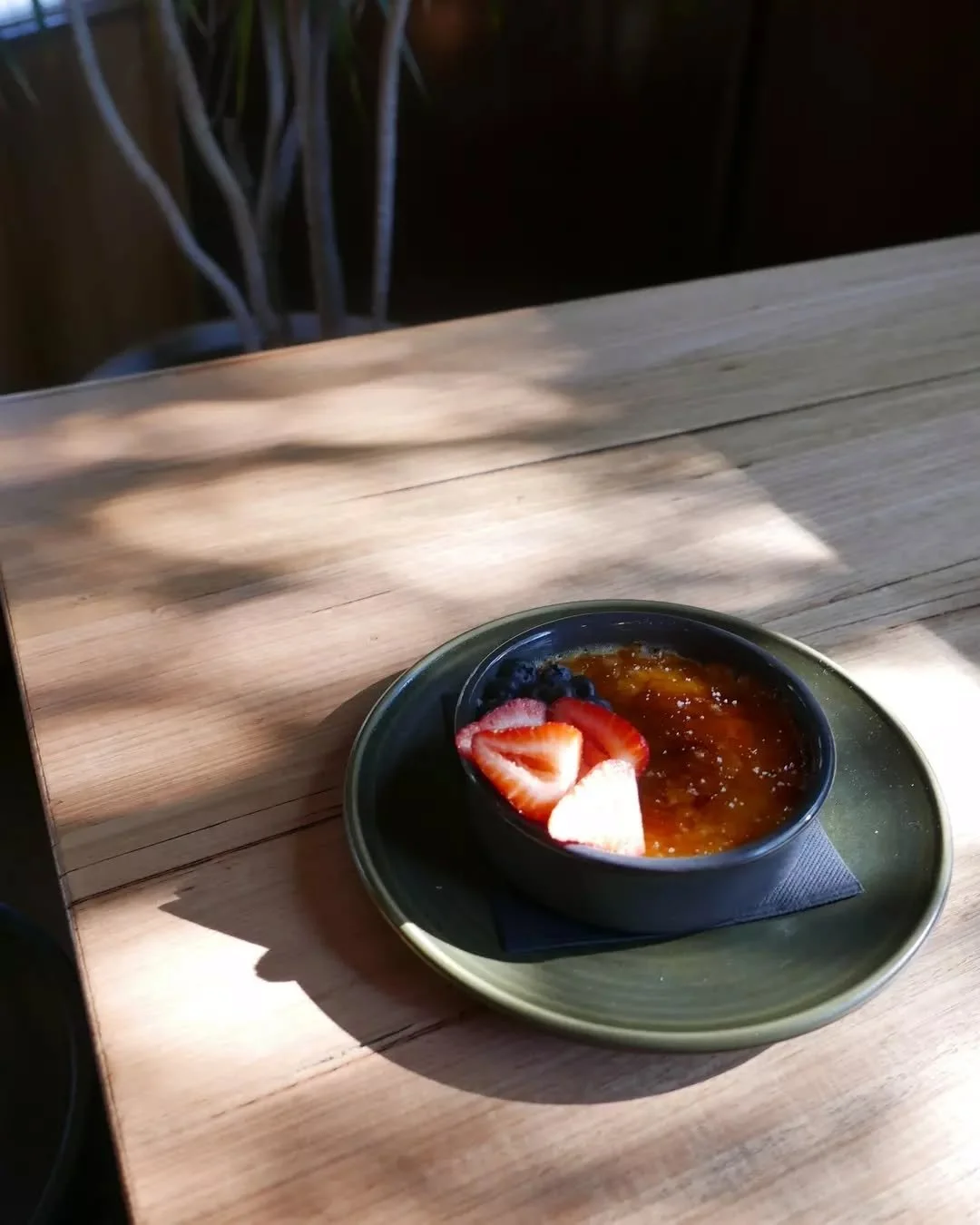 Cr&egrave;me br&ucirc;l&eacute;e - the perfect pub dessert!