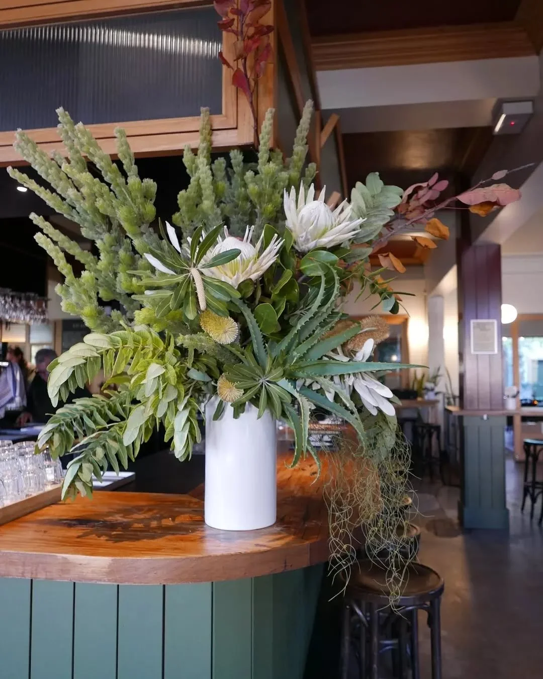 Sunday 12th October Roast at The Vic Hotel

Roast lamb leg, mint peas, baked chat potatoes, honey carrots, broccolini &amp; mint sauce&nbsp;$32

Full three-course lunch also available for $65

Entr&eacute;e
Marinated olives &amp; House-made focaccia,