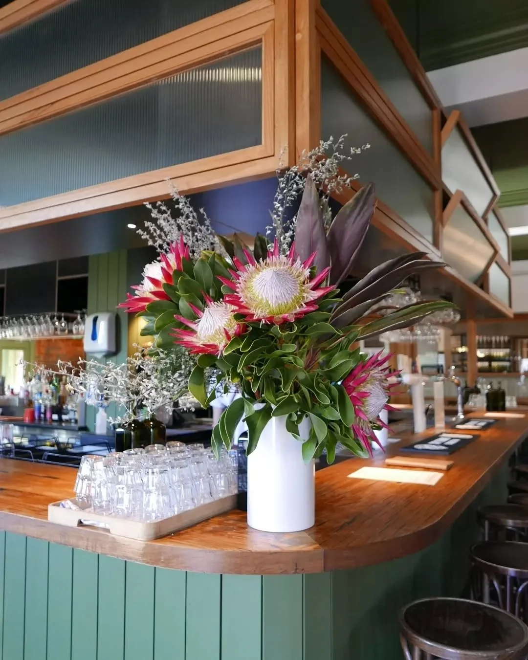 Sunday 23rd November, Roast at The Vic Hotel

Herb-roasted half chicken, asparagus, Greek potatoes, 
baby carrots, gravy