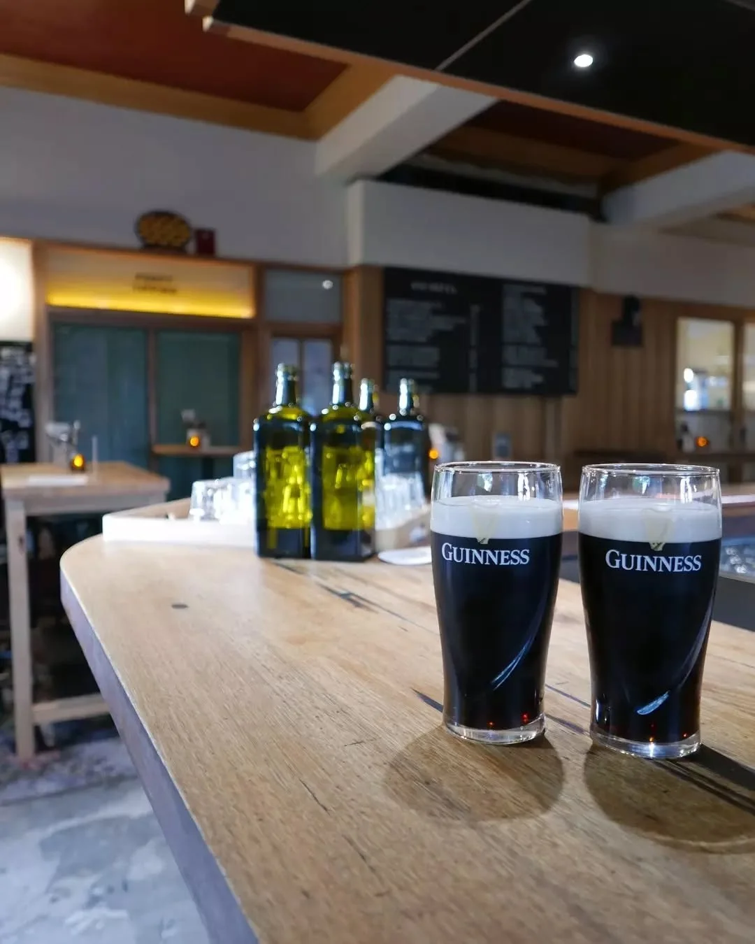 OPEN FOR LUNCH - CLOSED FOR DINNER 

Join us for Sunday lunch before we close at 4pm for our belated staff party. Back on Monday, bright and early, for the Super Bowl! 

Sunday 8th February, Roast at The Vic Hotel

 Roast chicken, corn pur&eacute;e, 