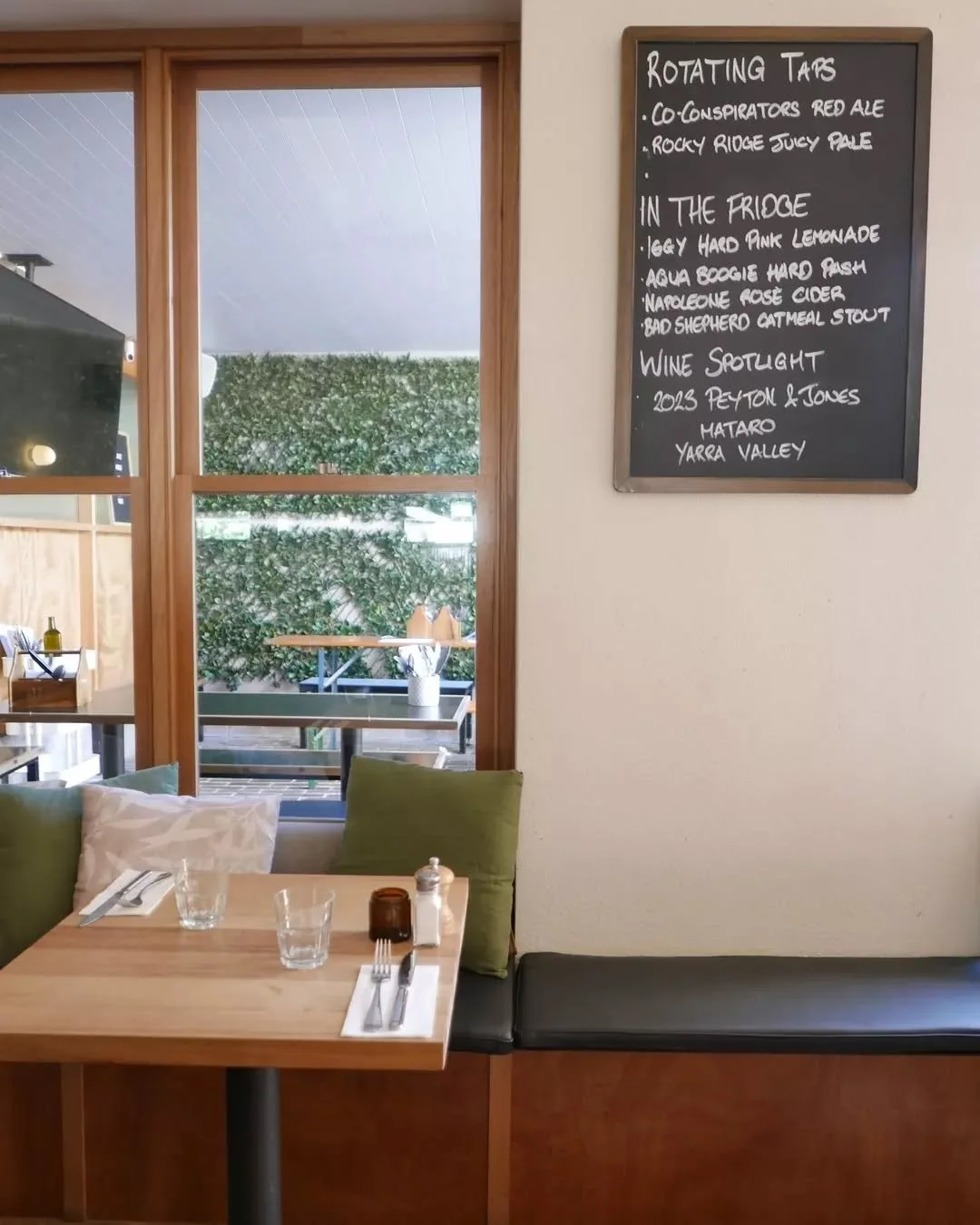 Sunday 1st March, Roast at The Vic Hotel

Roast chicken, crispy potatoes, green beans &amp; glazed carrots.