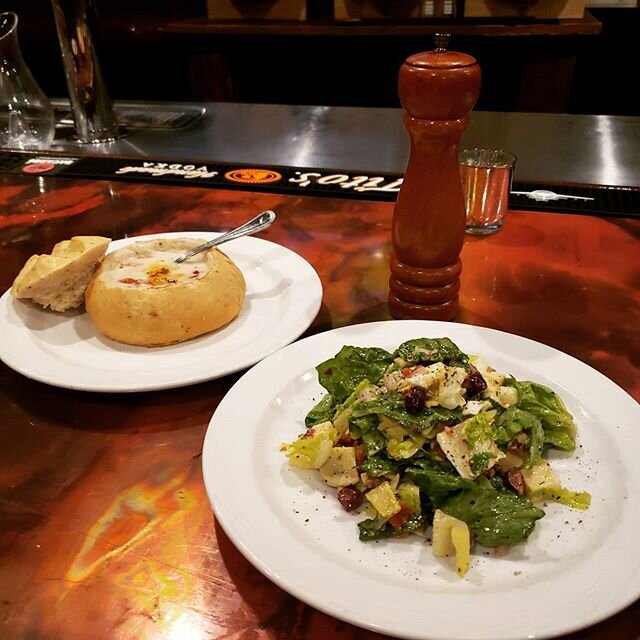Bread bowl combo $11
Comes with a soft drink and your choice of salad. 11 am to 4 pm Mon through Friday.