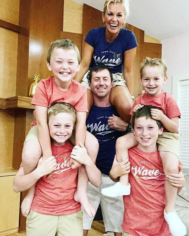 ❤️👋🏼🤍👋🏼💙👋🏼🇺🇸🇺🇸✨✨
Www.theiowawaveshirt.org