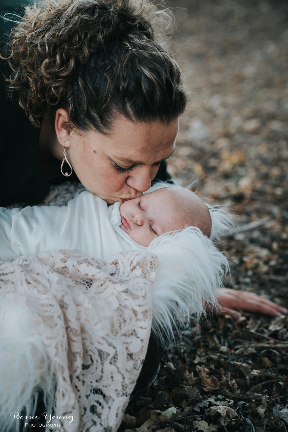 Outdoor Newborn Portraits Photographed by Bessie Young. This was a outdoor fall newborn portrait session at Indegeny Reserve. Perfect mom and baby posing idea. Sonora California