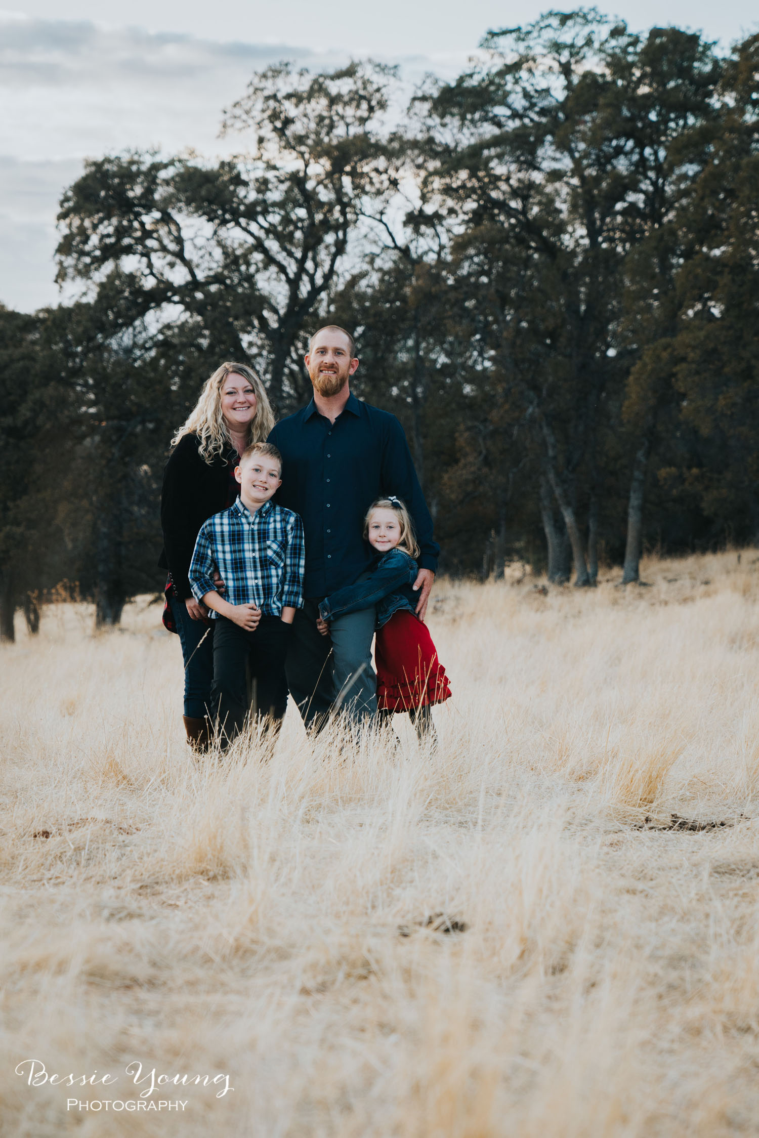 Sonora Fall Family Portraits | Sonora Photographer by Bessie Young