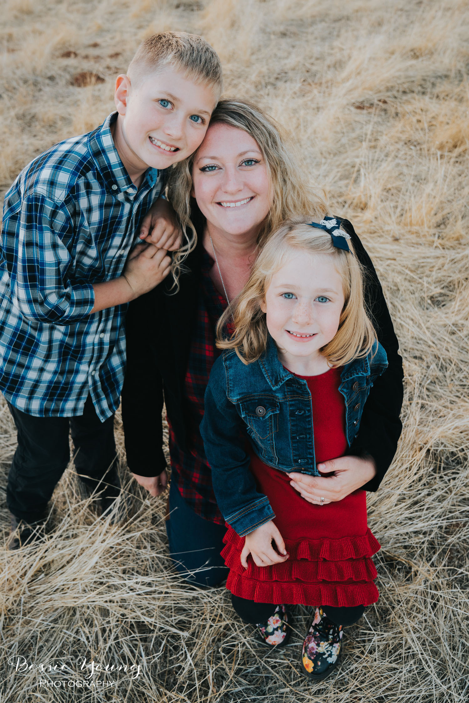 Sonora Fall Family Portraits | Sonora Photographer by Bessie Young