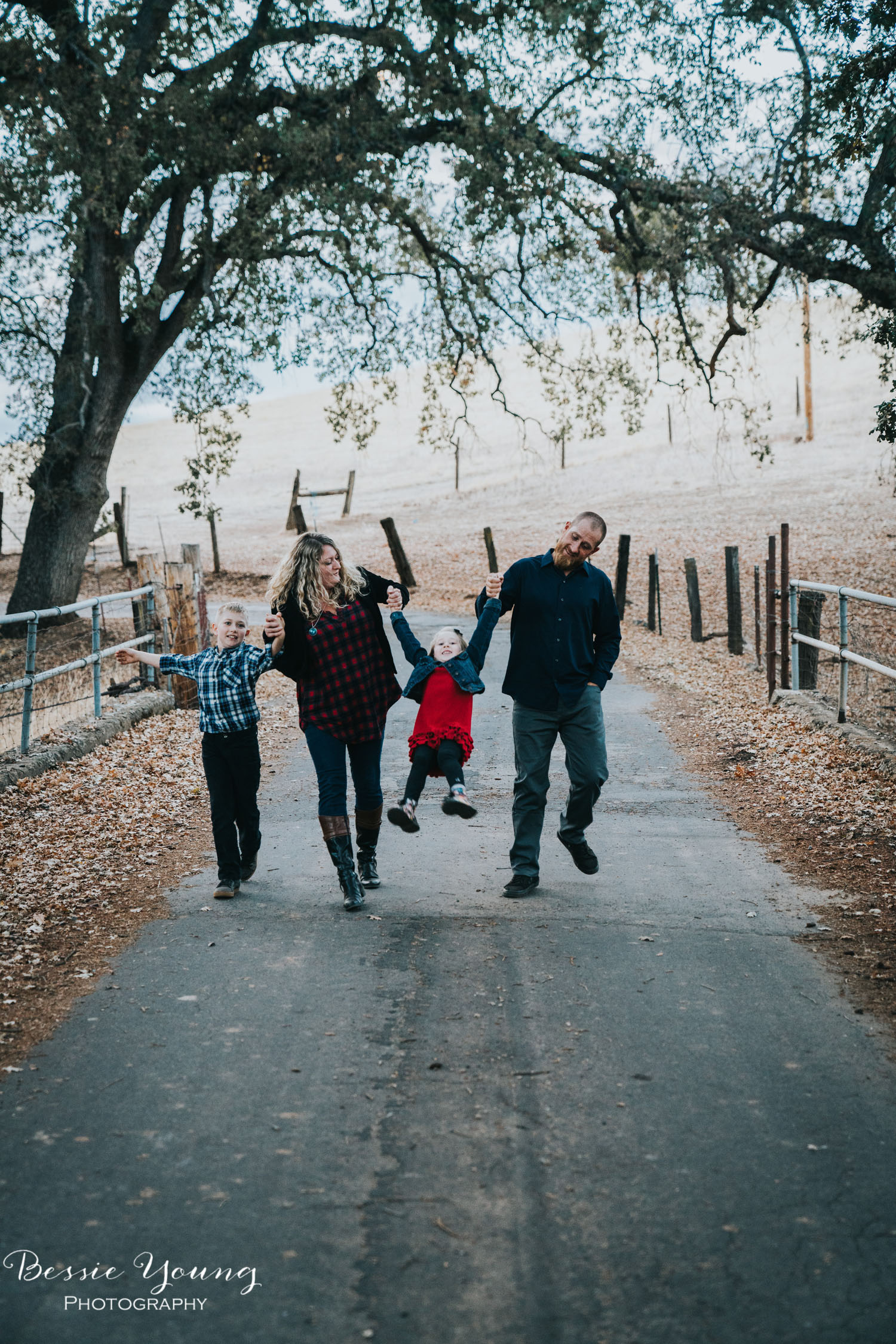 Sonora Fall Family Portraits | Sonora Photographer Bessie Young