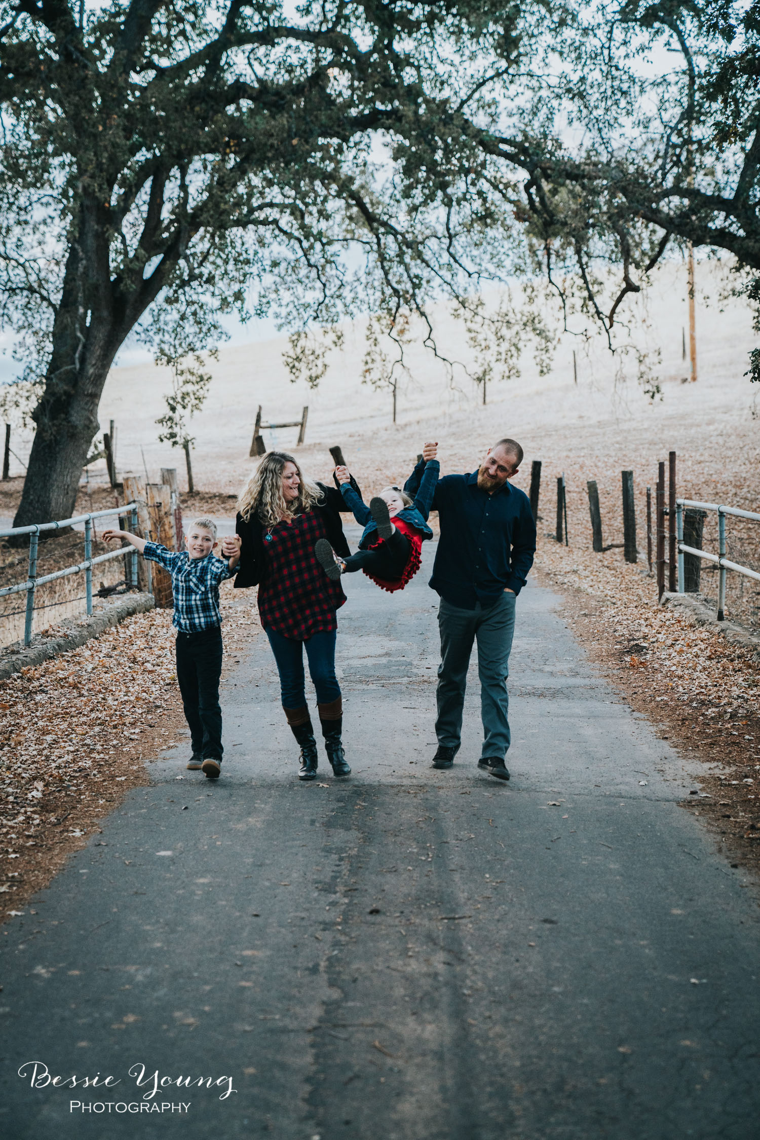 Sonora Fall Family Portraits | Sonora Photographer Bessie Young