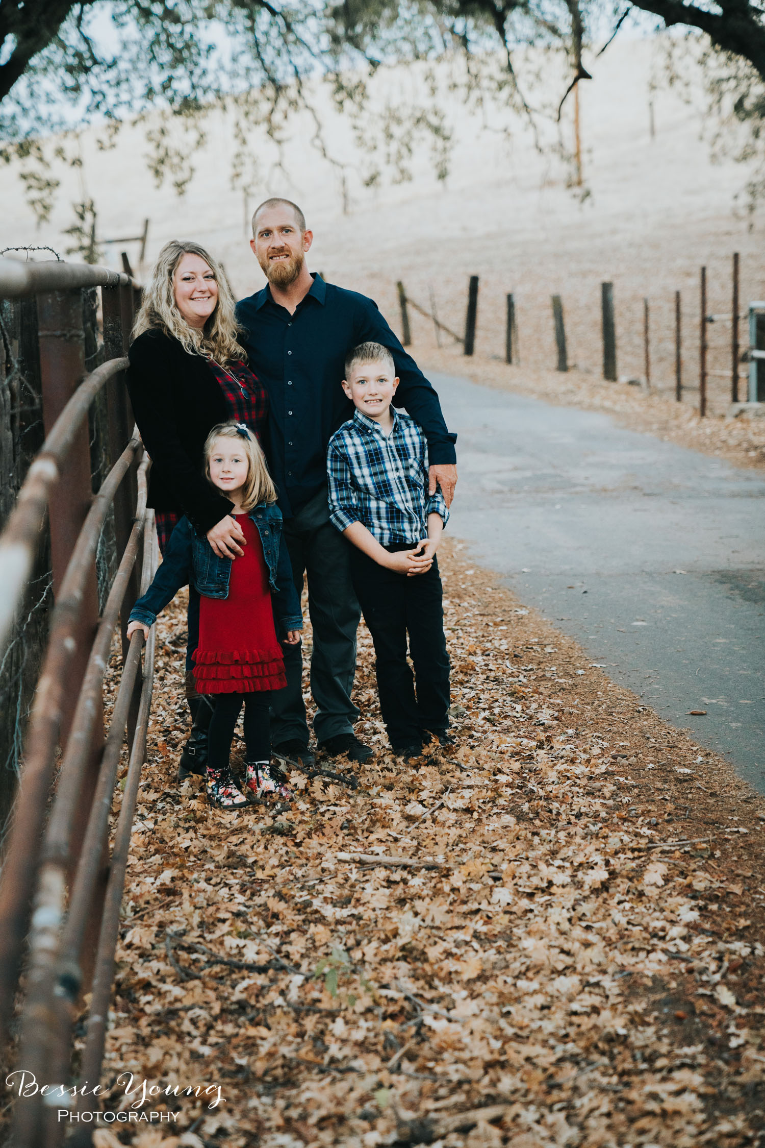 Sonora Fall Family Portraits | Sonora Photographer Bessie Young