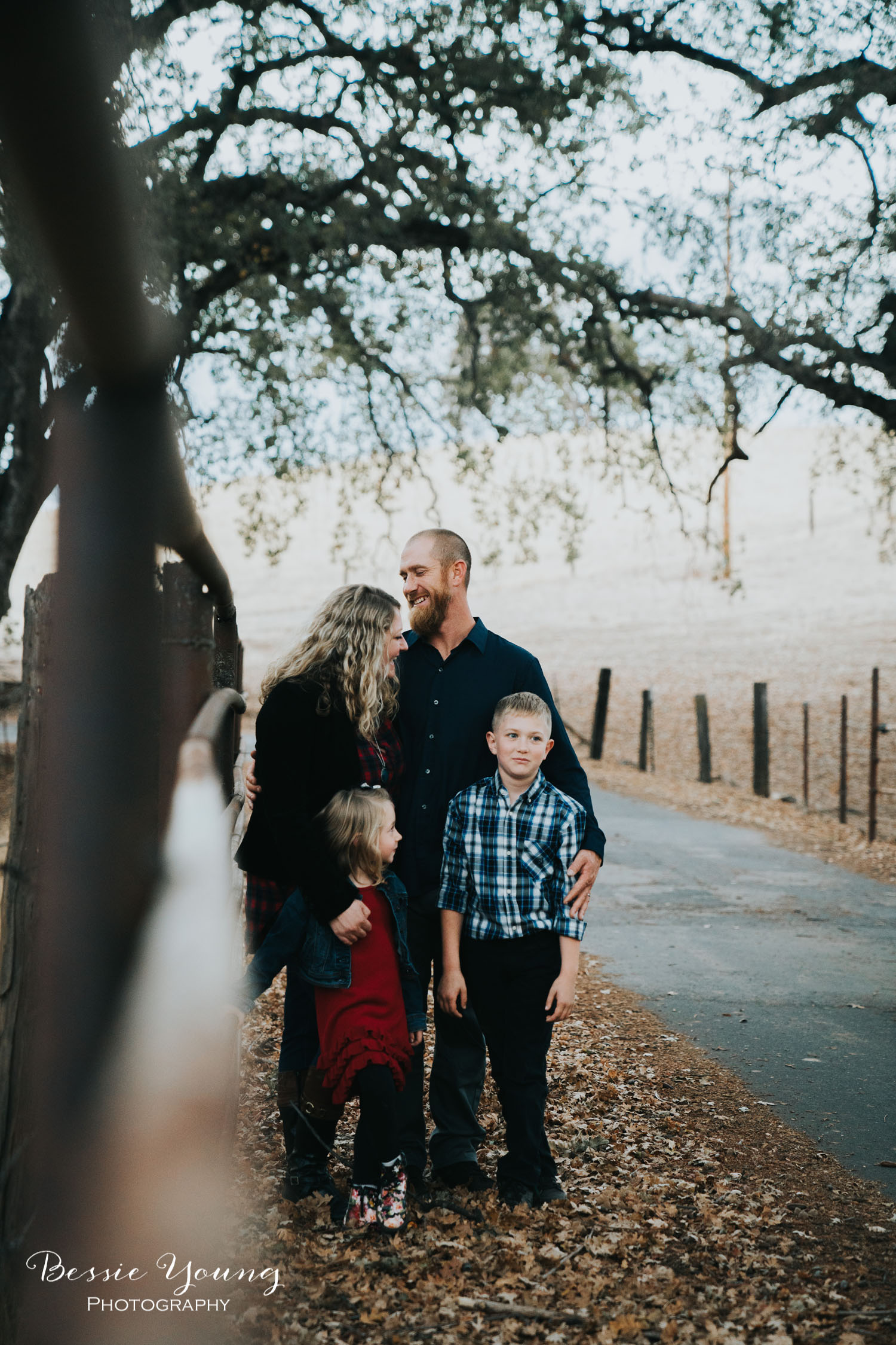 Sonora Fall Family Portraits | Sonora Photographer Bessie Young