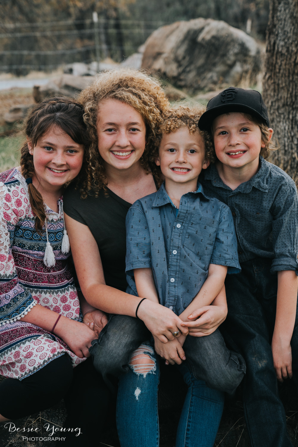 Sonora Family Portraits - Sonora Photographer Bessie Young - 4 sibling posing guide