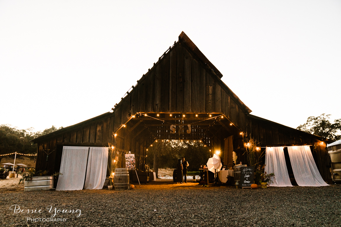 Zuni Vineyard Wedding Venue by Bessie Young Photography