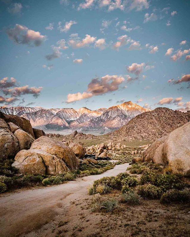 Because Holy crap I don't think,you can get much better than a sunrise in Alabama hills! For realz though 😍
P.s. today is Tuesday and that means blog post day baby!!!
The link is in my bio, but todays post is:

10 Reasons to Start a Blog!

Here is a