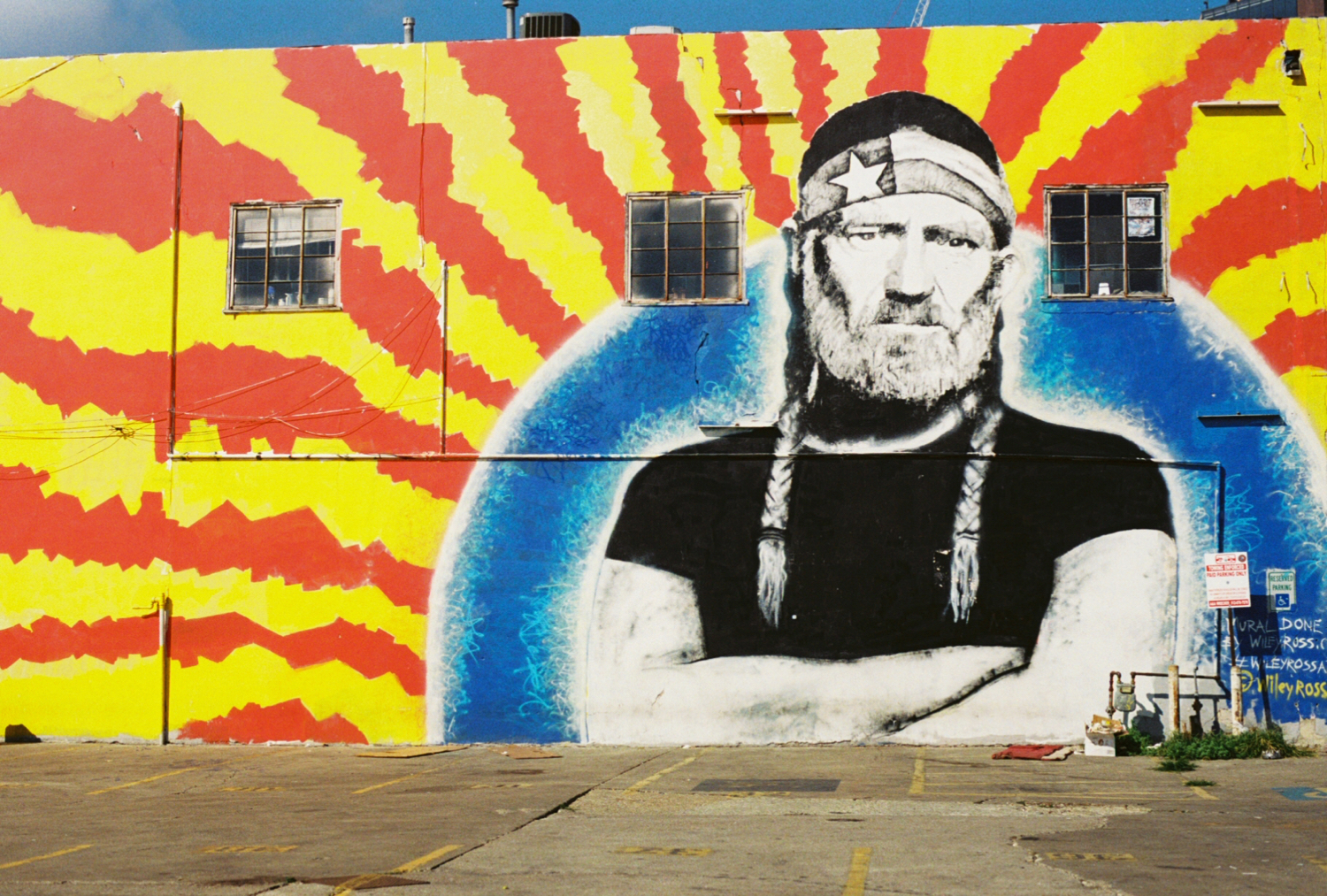 Willie Downtown @ East 7th and Neches, Artist: Wiley Ross