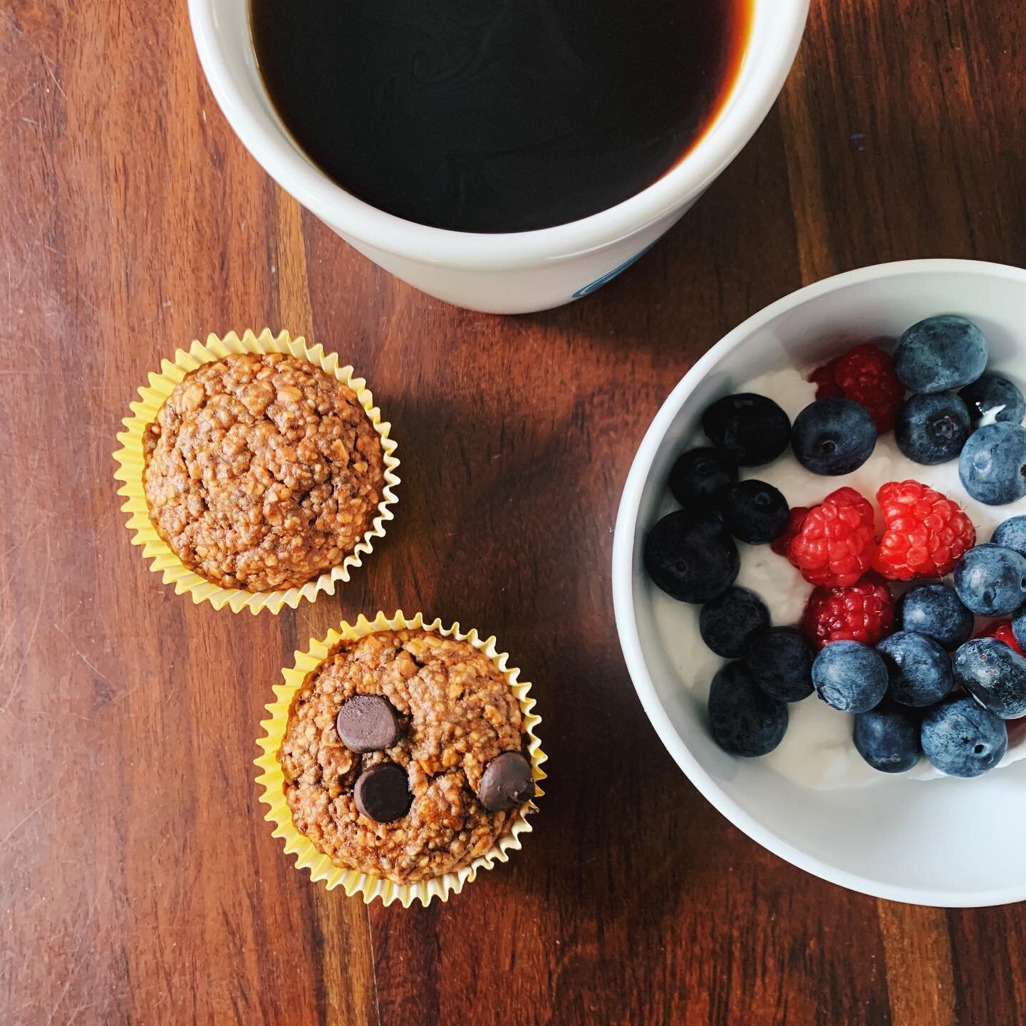 Quick snack break. I made @thepinoleproject power muffins and they&rsquo;re the perfect quick snack. I put chocolate chips in some for the kids...but then I ended up eating those too. 🤣

Excited to find new ways to use Pinole. Thank you for sharing 