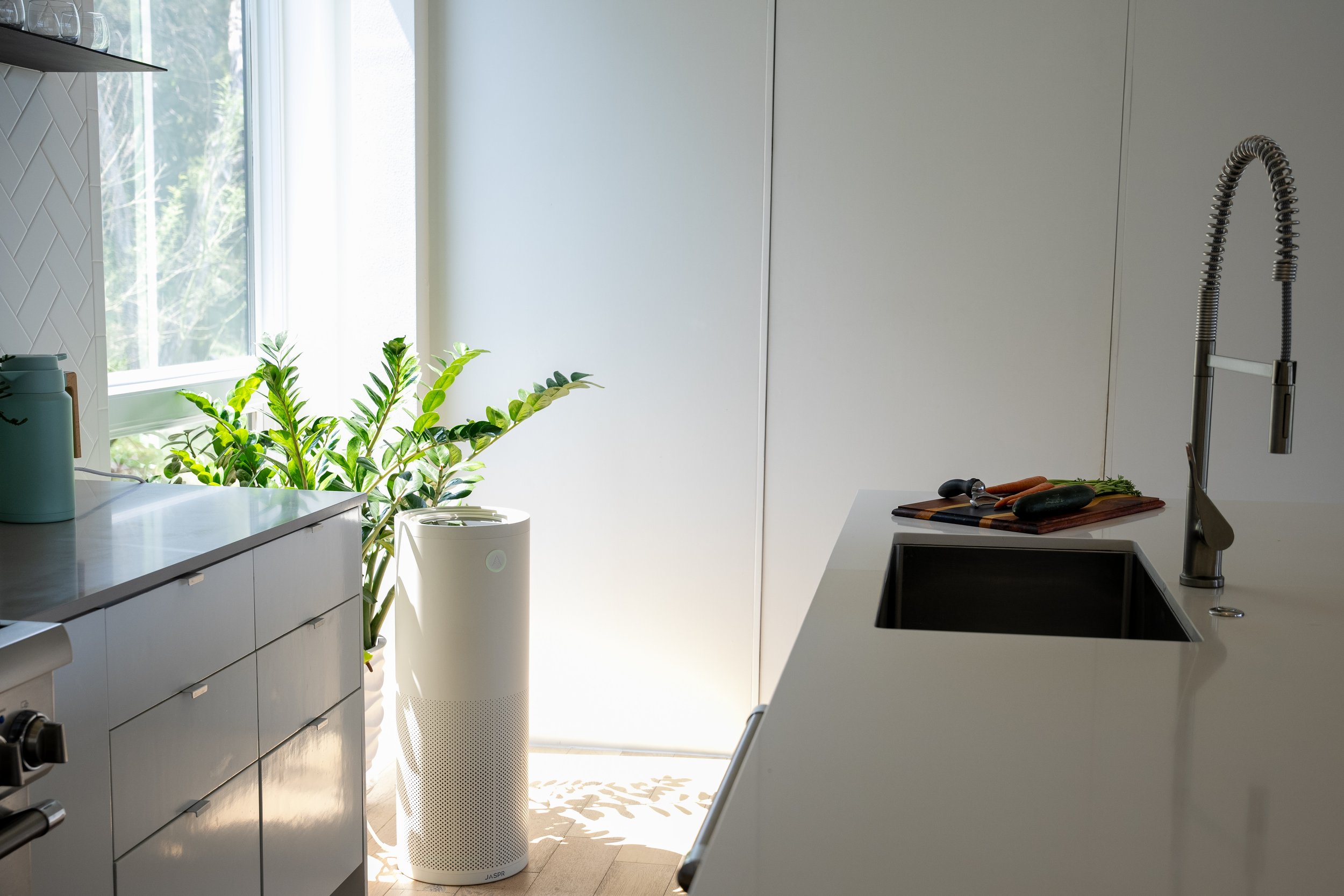 JASPR air purifier positioned in a modern kitchen to support indoor air quality and reduce airborne particles in everyday living spaces.