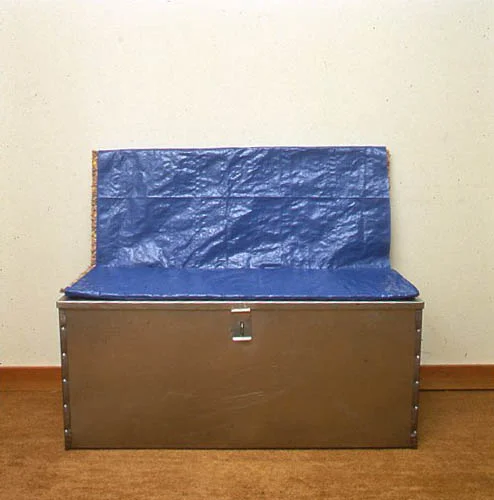 Jason Rhoades, Blue Room and Love Seat, 1995, Mixed media