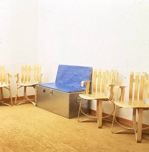 Jason Rhoades, Blue Room and Love Seat, 1995, Mixed media