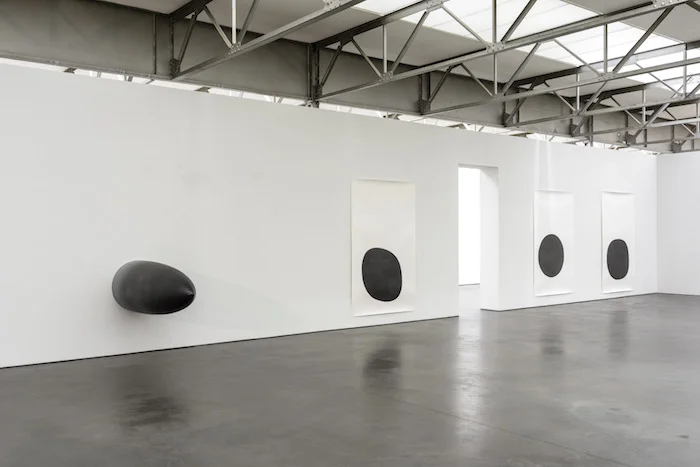 Fiona Banner, Runway (AW 17), 2017, installation view at De Pont Museum, Tilburg, Noord-Brabant, Netherlands.