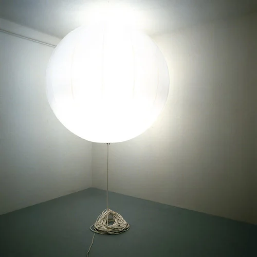 Ann Veronica Janssens, Untitled, 2003, Studio lamp (halogen), helium