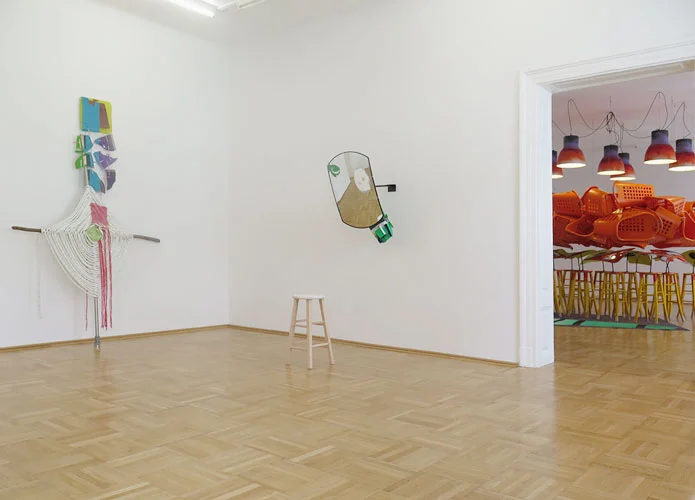 Jessica Stockholder, Snug Parting, 2017, installation view, Galerie Nachst St. Stephan, Vienna, Austria.