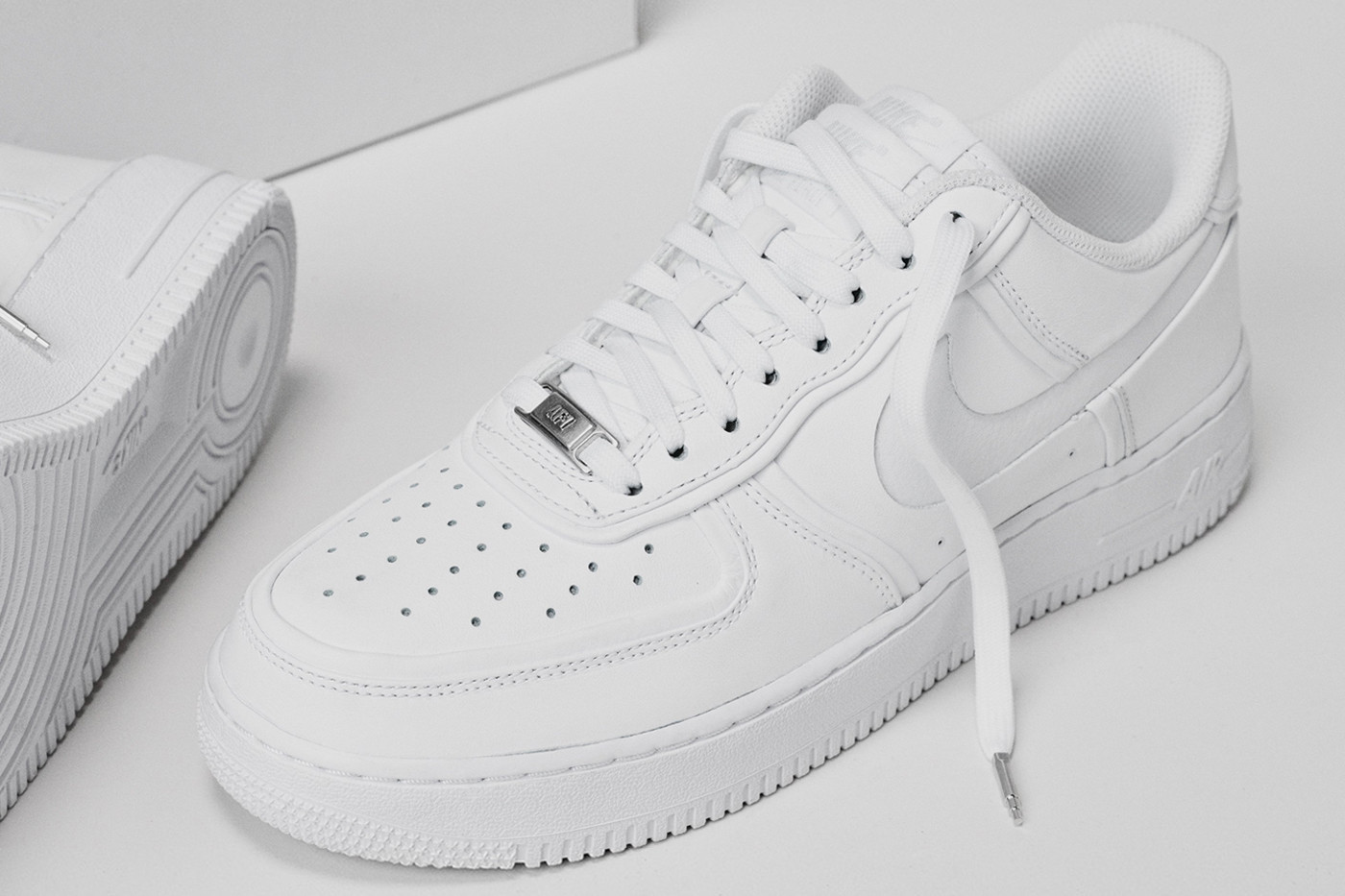 how to restore white air force ones