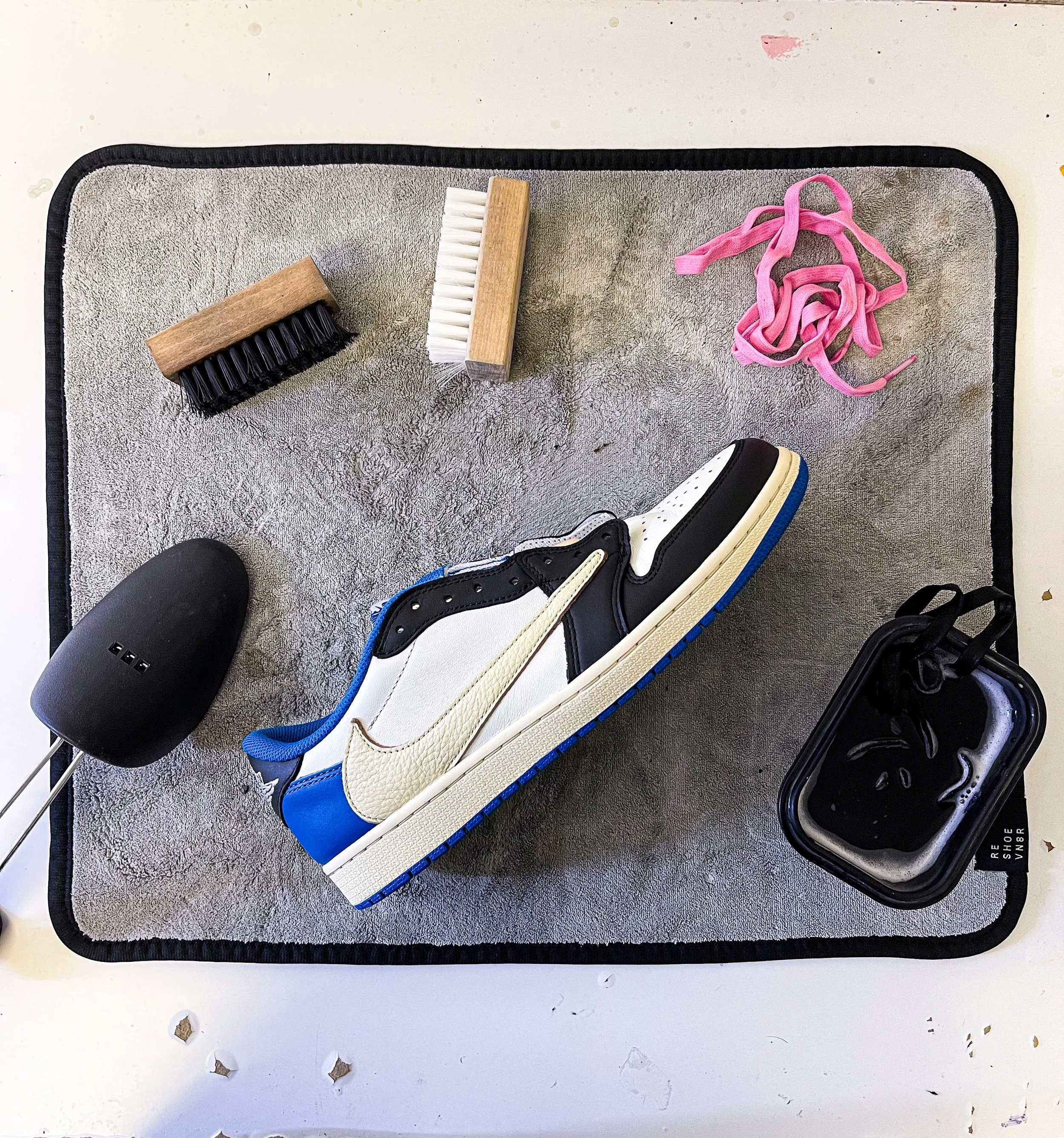 WEEKEND RITUAL Sneaker Cleaning Service