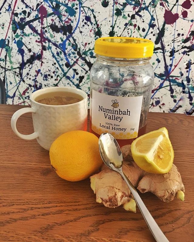 When my tummy needs a little extra TLC, I turn to this delicious tea which helps to reduce inflammation and get my metabolism going for better digestion. 🍯🍋❤️ check out my blog for more information at emcelite.net