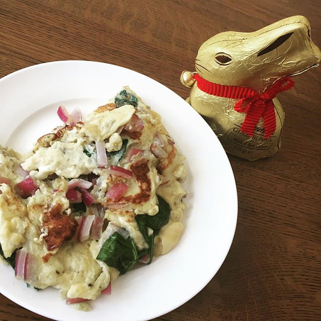 Happy Easter lovelies 🐣🐰🍫 An eggsalent way to start the day 🍳❤️