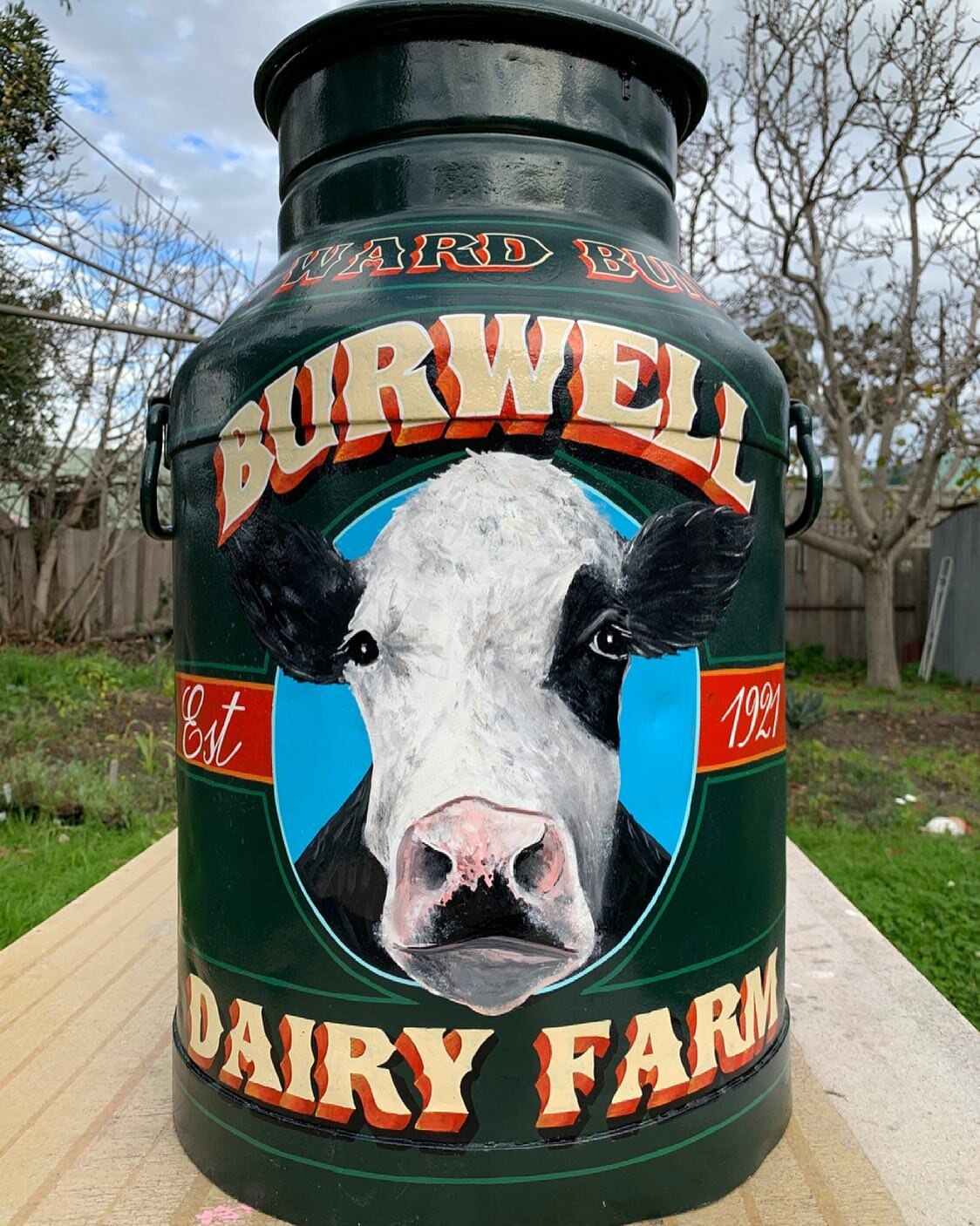 Hand painted vintage milk can for Max.
Lots of inspiration from @aknightofthebrush Rob weaver