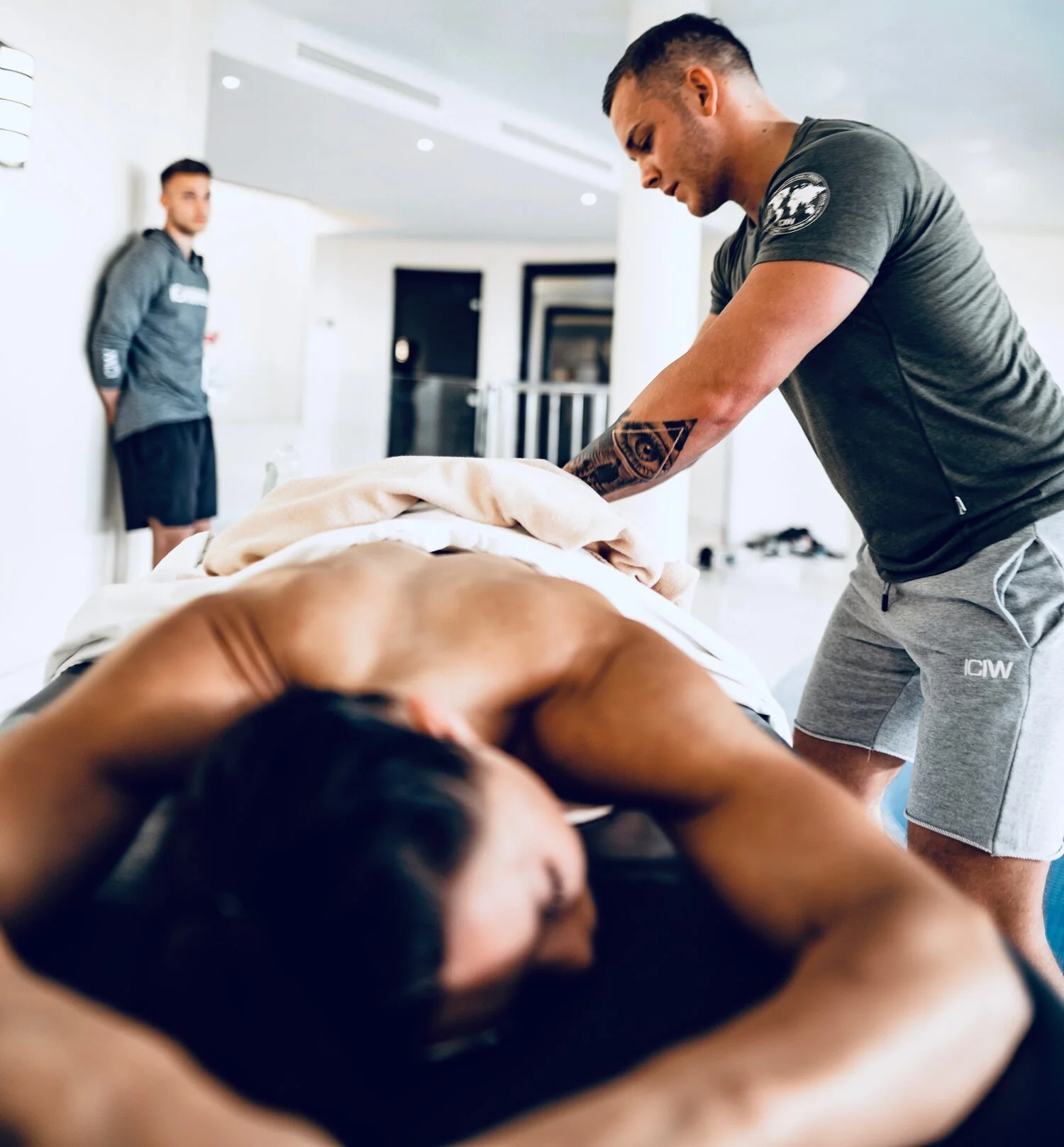 LES AVANTAGES DU MASSAGE AVEC LE MAGNESIUM TOPIQUE.