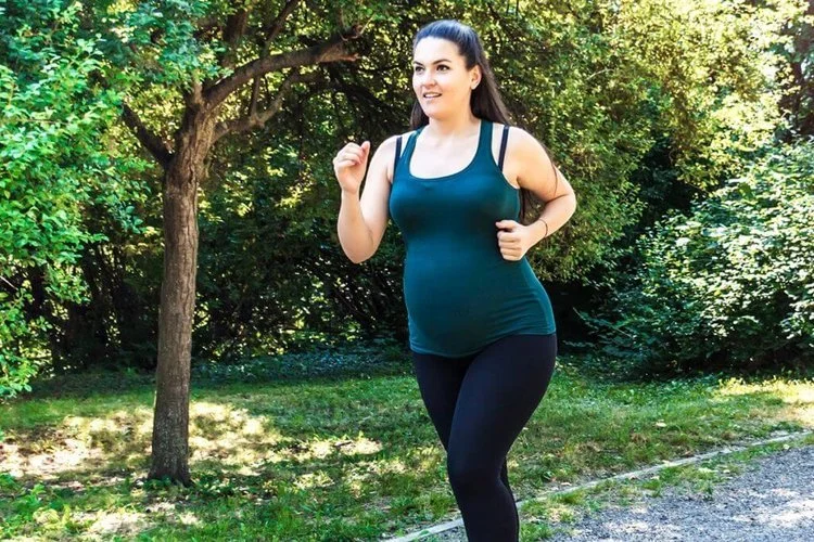 SANTÉ FÉMININE : LES BÉNÉFICES DE LA COURSE À PIED ET DU MAGNÉSIUM PENDANT LA GROSSESSE