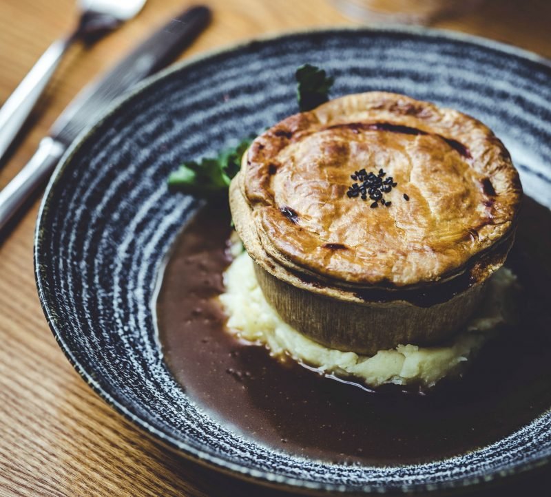 The-Beehive-pie-mash-2-3-800x722.jpg