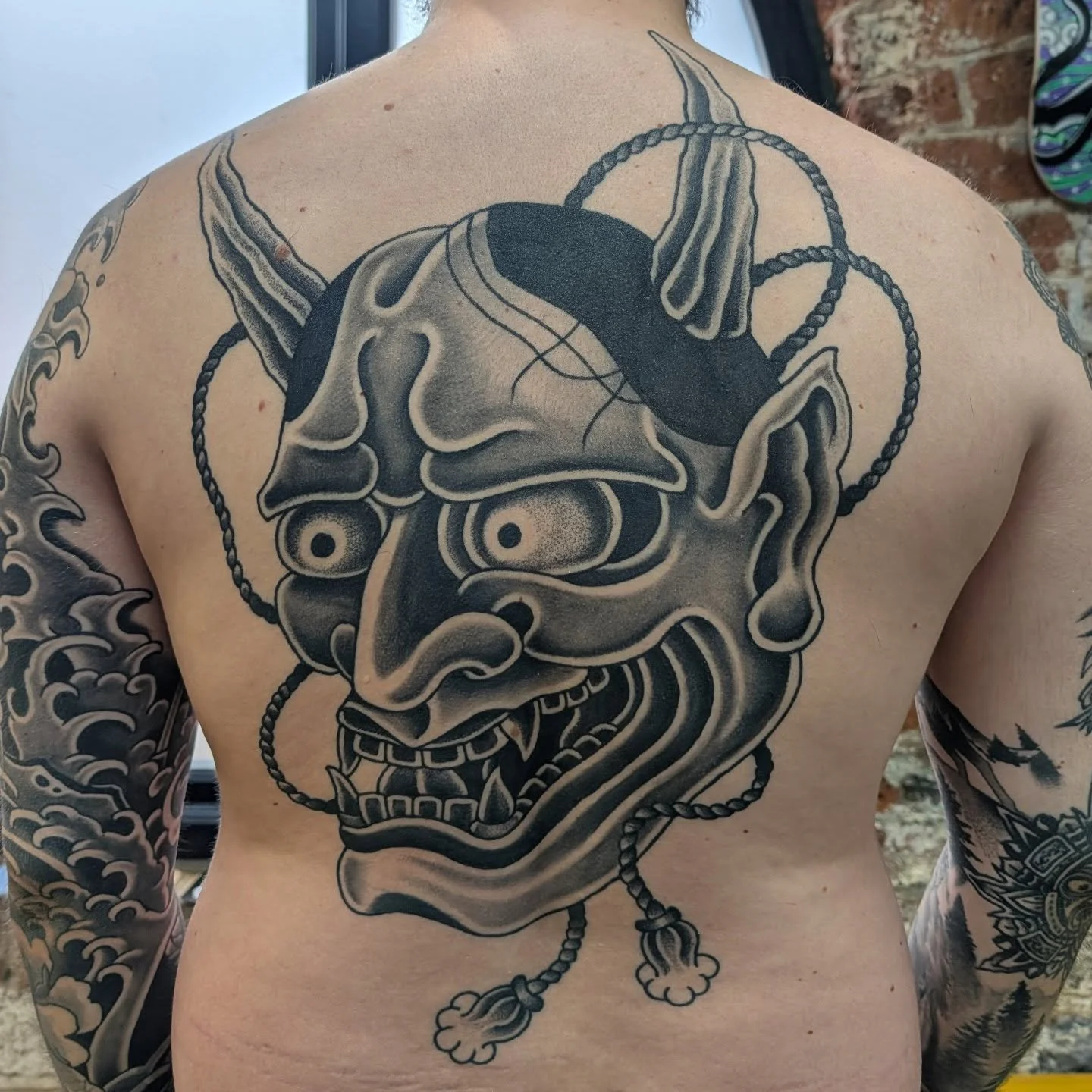 Jake's back all healed up, he is hard. We filled that gap on the back of his right arm but I'll show you that later cos I'm busy watching Wall-E. Handful of spaces left in November, DM for quotes and info! ✌️❤️