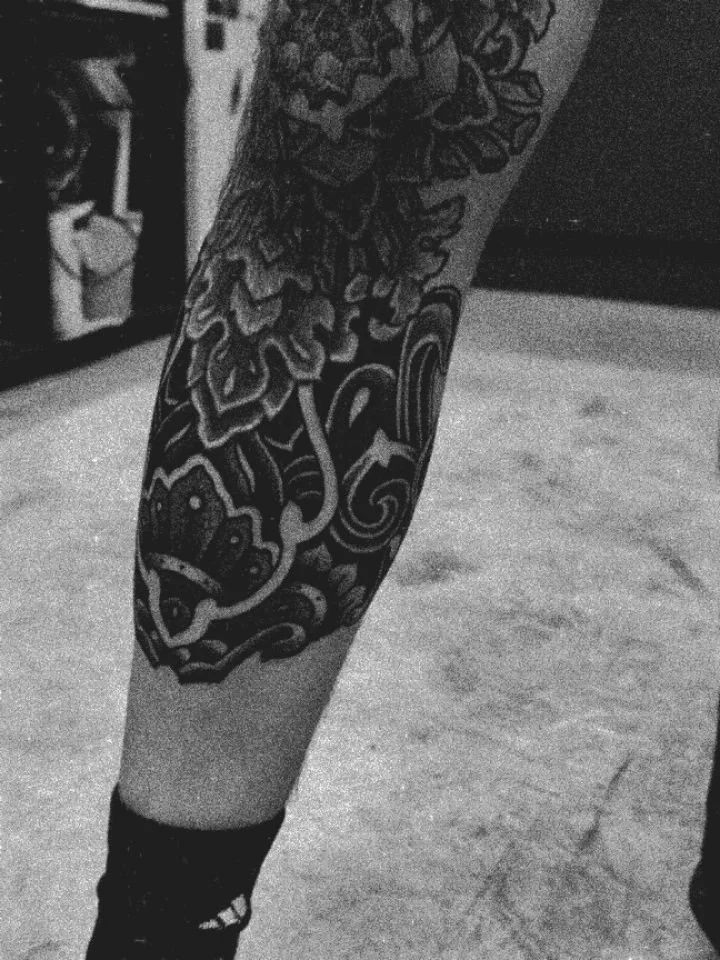 Extended Jake's knee tattoo as part of his ongoing leg sleeve, really looking forward to making some more progress on this one! Thanks so much as always mate, absolute champion ✌️❤️ if you're thinking about starting a project like this one, get in to