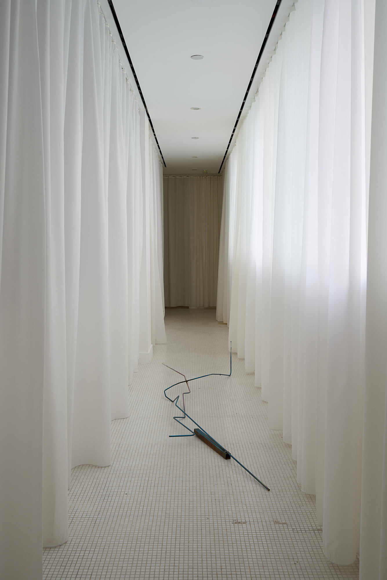 lub-dub-lub-dub-lub-dub… (when I stumble) 2019 installation views at Dazzling Encounters curated by Cristina Herráiz Peleteiro at Sanderson Hotel London UK Photography by Theo Christelis