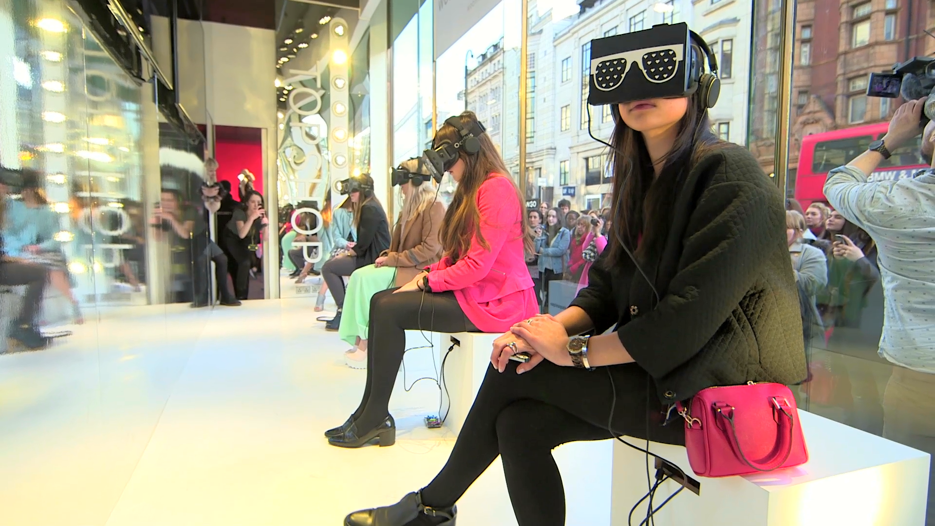 2014-05-07 18_03_40-Topshop_AW14_Webisode.mov - VLC media player.png