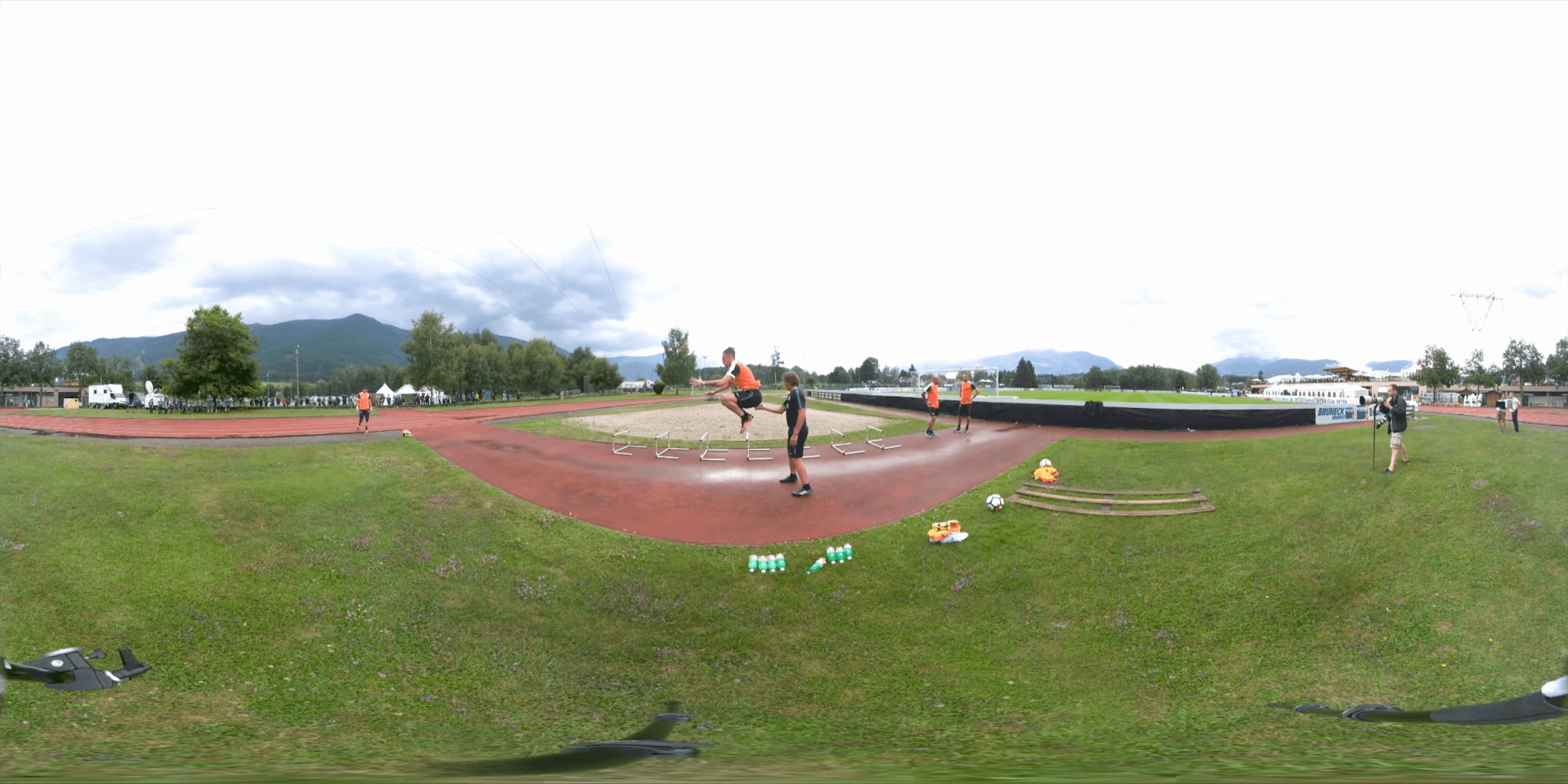Inter VR Edit_English_360_TB (0-01-55-06).png