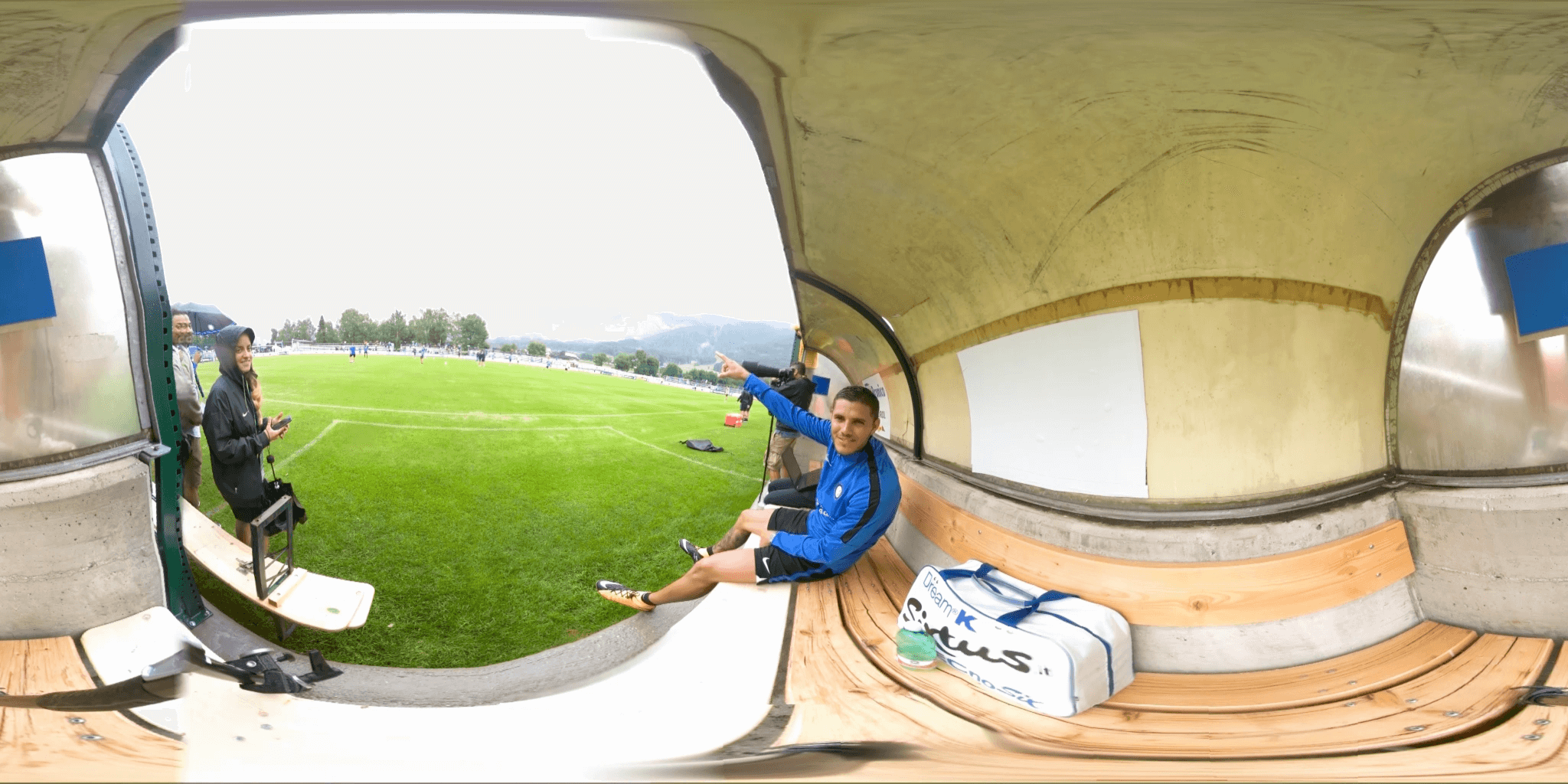 Inter VR Edit_English_360_TB (0-01-58-04).png