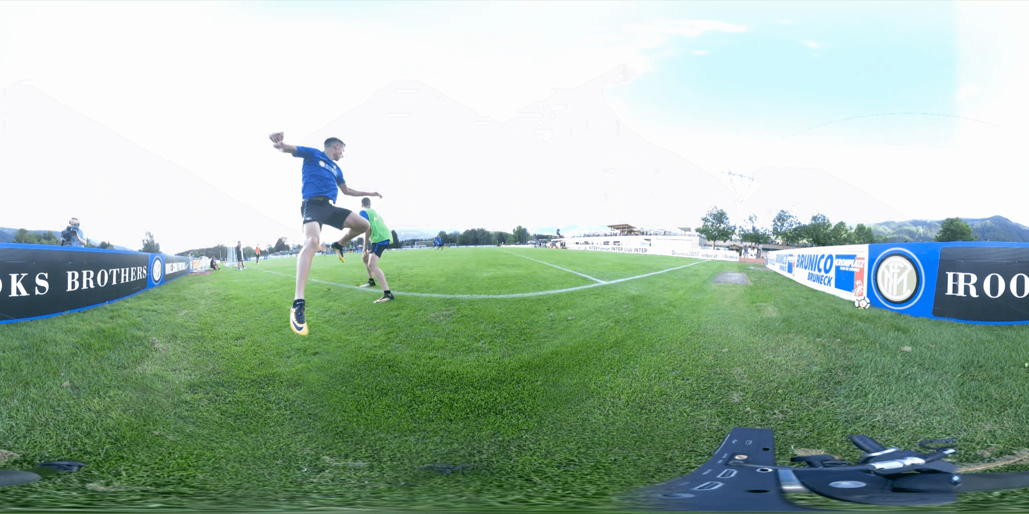 Inter VR Edit_English_360_TB (0-02-00-22).png