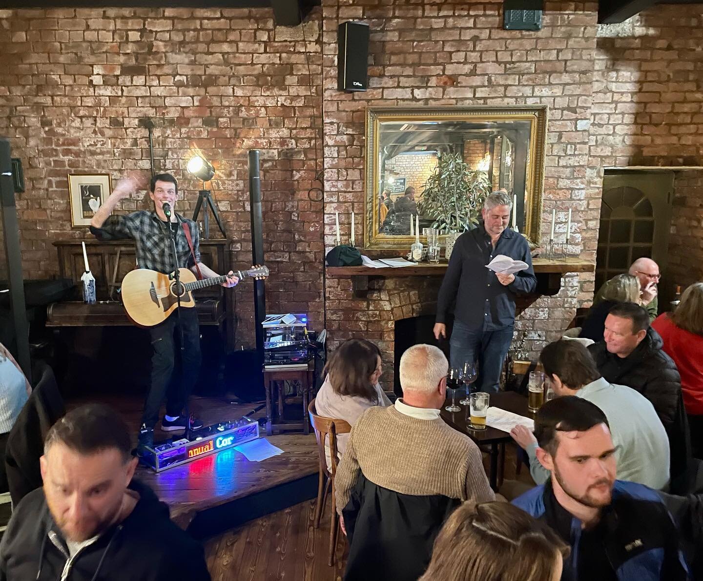 A full house for the Annual Cornerhouse Live Music Quiz // Ben Stafford, you got the glove

#livemusic #livemusicquiz #howdeepisyourglove #cornerhousechester #independent #independentbusiness #publife #gold