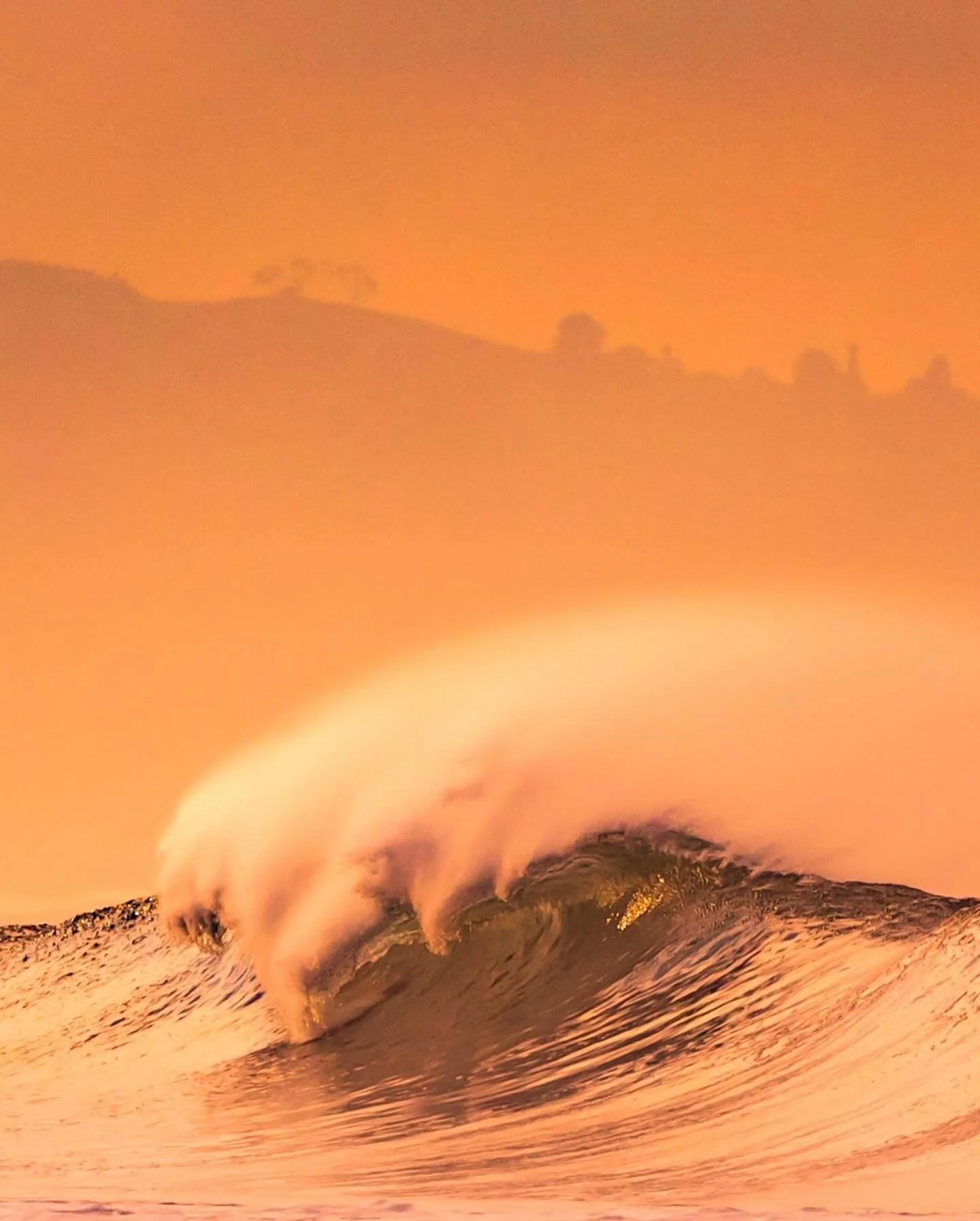 GOLDEN CORRAL 001
...
A haircut with offshore winds. 

#newwave 
#waveporn 
#theperfectwave 
#1x 
#artclassified 
#bnw_switzerland 
#minimalism
#trappingtones 
#aov 
#gameoftones 
#thesurfersjournal 
#aquatech_imagingsolutions 
#canon1dxmarkii 
#arto