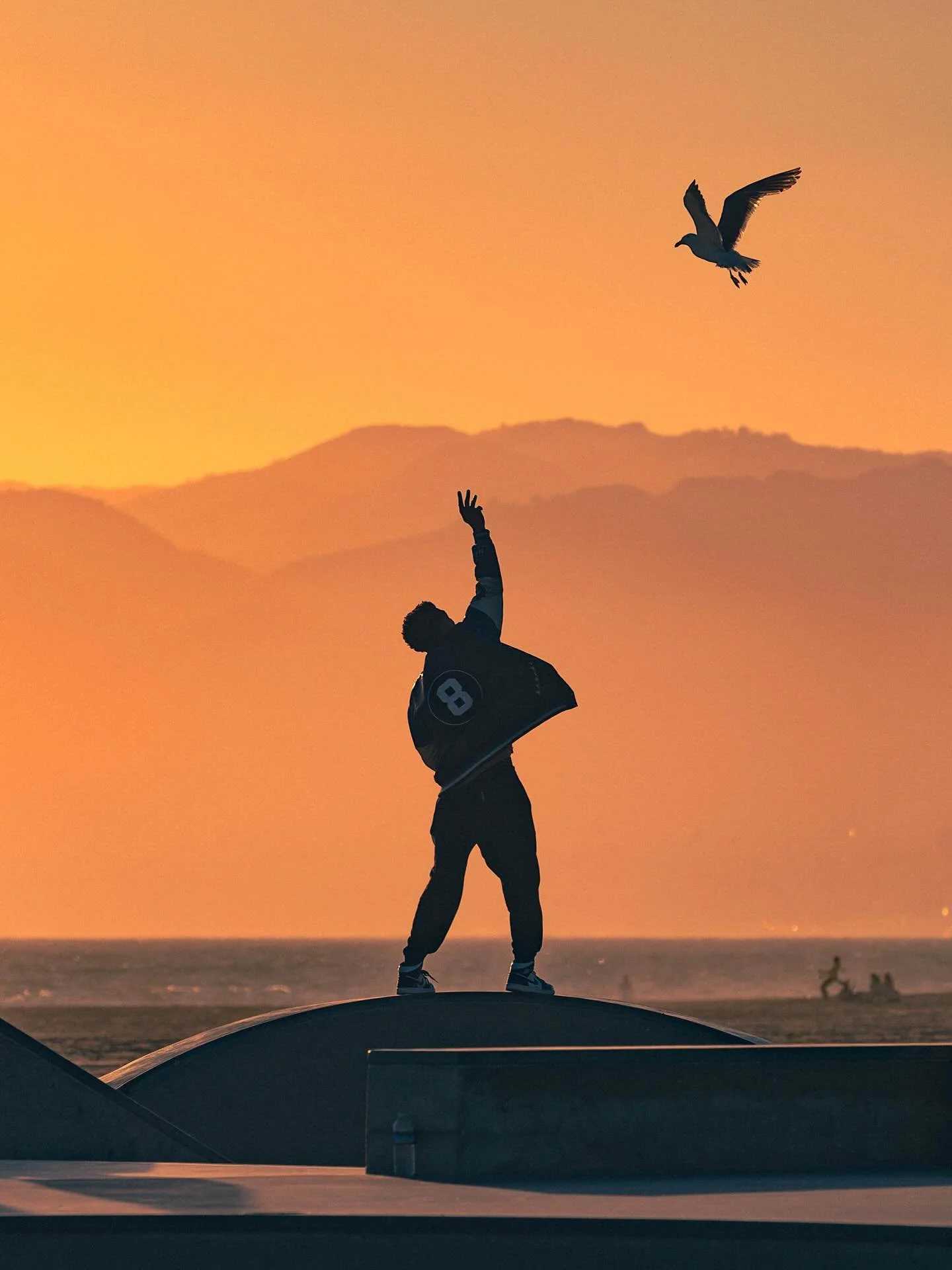 BREADCRUMB 001a

Prints at @thelostworksgallery 

Youth establishing comms with nature. No electricity needed. 
~

#canonusa #madewithlightroom 
#canonphotography 
#venicebowl 
#1x
#artclassified 
#taxcollection
#guyhepner 
#insomniamag 
#sk8 
#launc