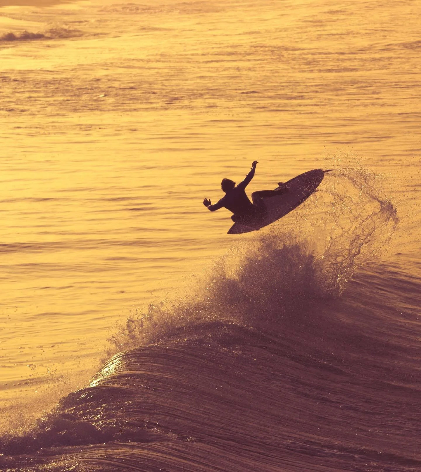 WATER LEAK 001
...
11. 06. 25 - Is this an Adler ? @gary_adler 

#newwave 
#waveporn 
#theperfectwave 
#1x 
#artclassified 
#bnw_switzerland 
#minimalism
#trappingtones 
#aov 
#gameoftones 
#thesurfersjournal 
#aquatech_imagingsolutions 
#canon1dxmar