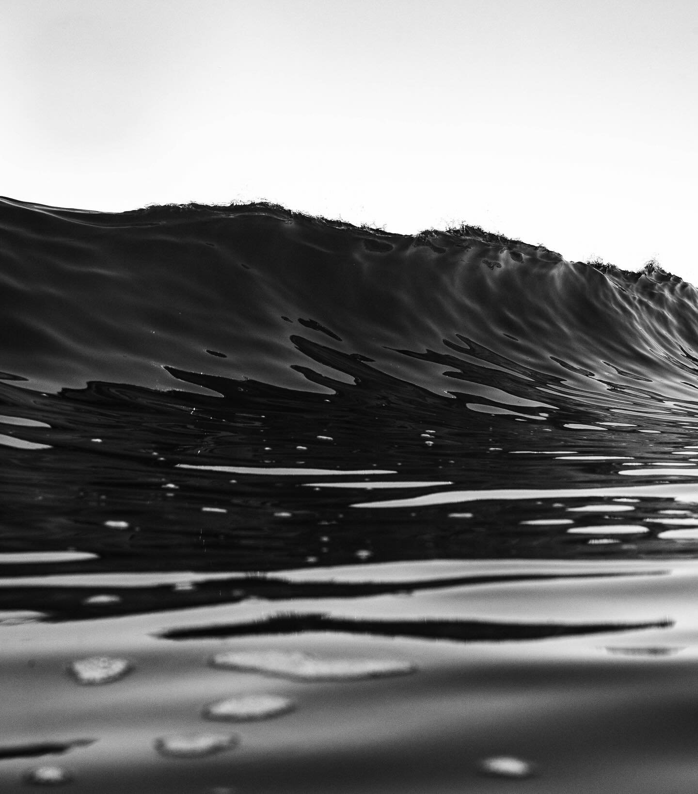 TORN PAGE 001
...
Light and dark define regions and borders. 

#waveporn
#theperfectwave 
#bnw_greatshots 
#bnw_zone 
#bnw_switzerland 
#bnw_minimalism 
#trappingtones 
#aov 
#gameoftones 
#thesurfersjournal 
#aquatech_imagingsolutions 
#canon1dxmark
