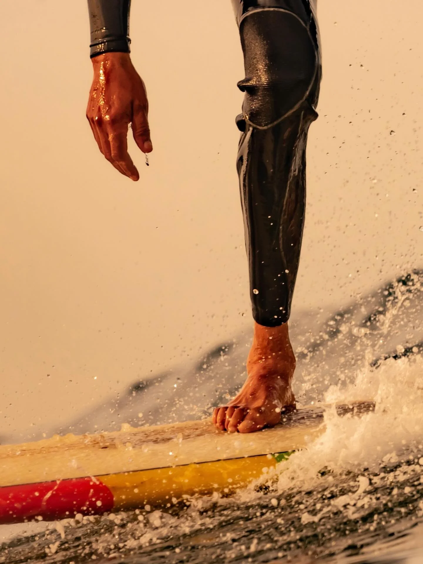 IN VIEW 001
...
An angle of appendages. 

#newwave 
#waveporn 
#minimalism 
#1x
#artclassified