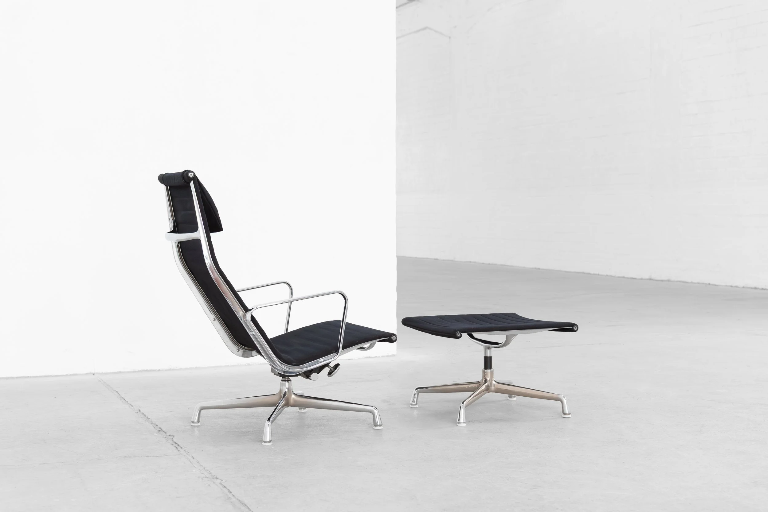 ea 124 lounge chair mir gelbchromatierung ottoman-5.jpg