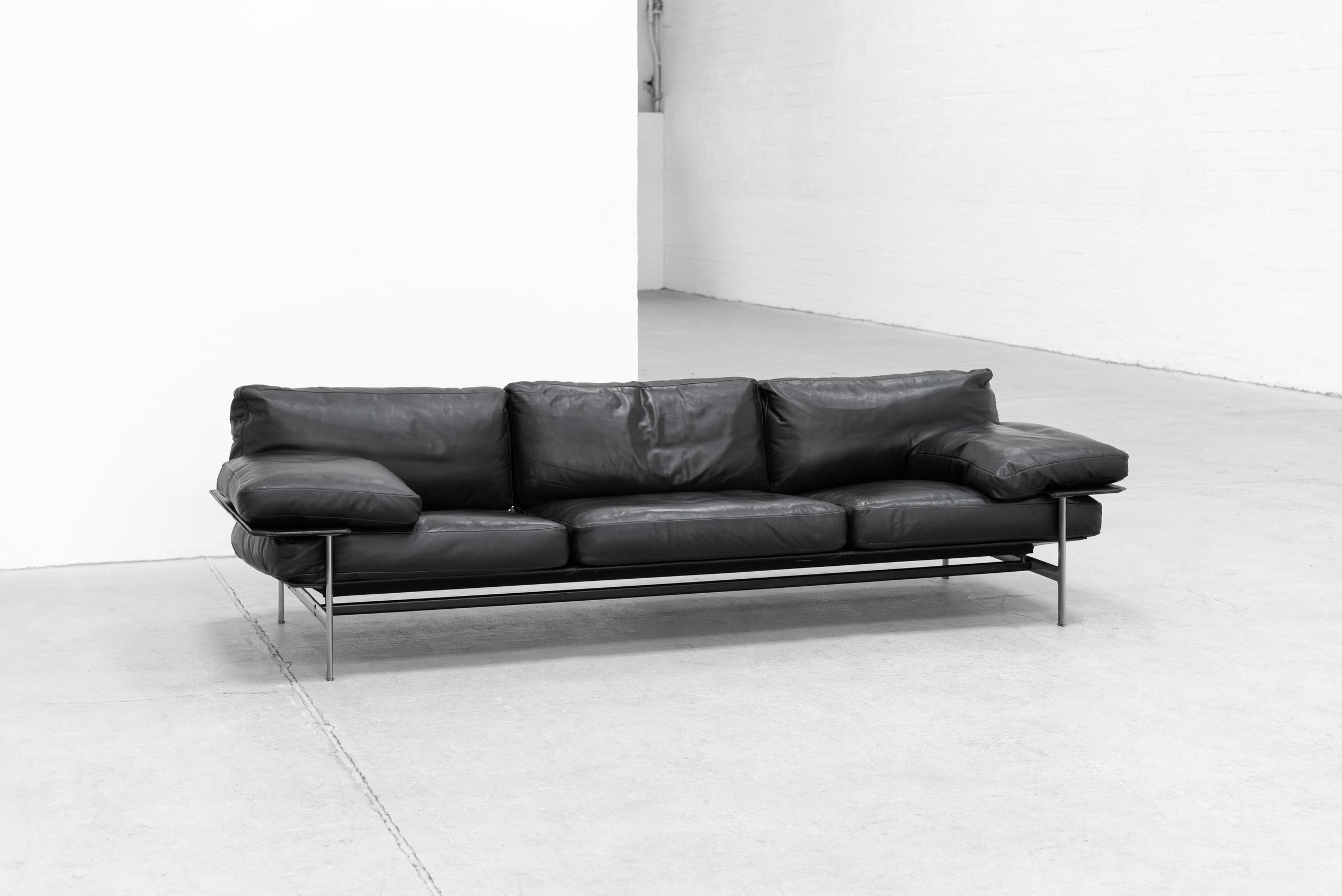 diesis sofa schwarz-4.jpg
