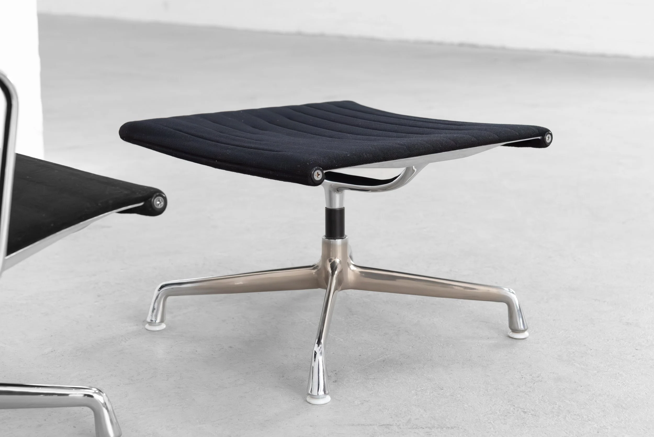 ea 124 lounge chair mir gelbchromatierung ottoman-7.jpg