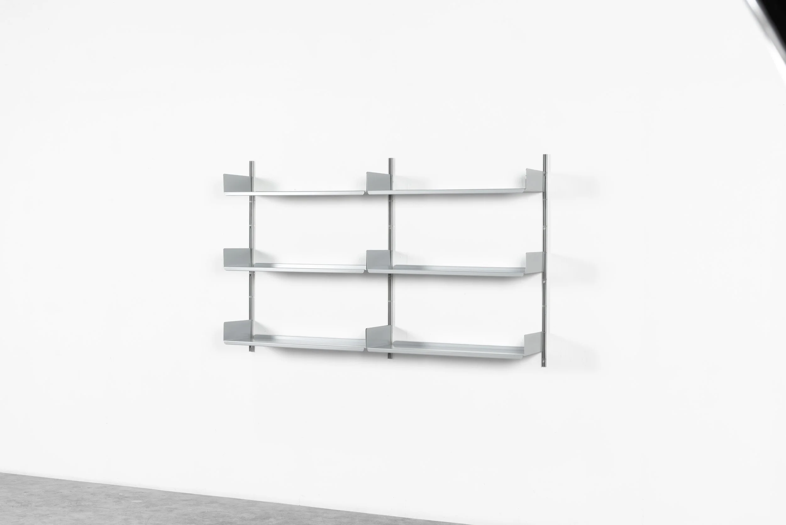 vitsoe 606 regal metall silber.jpg